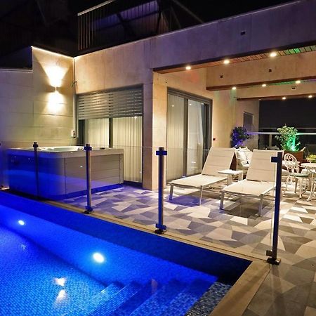 Luxury Rooftop Apartment In Netanja Exteriér fotografie