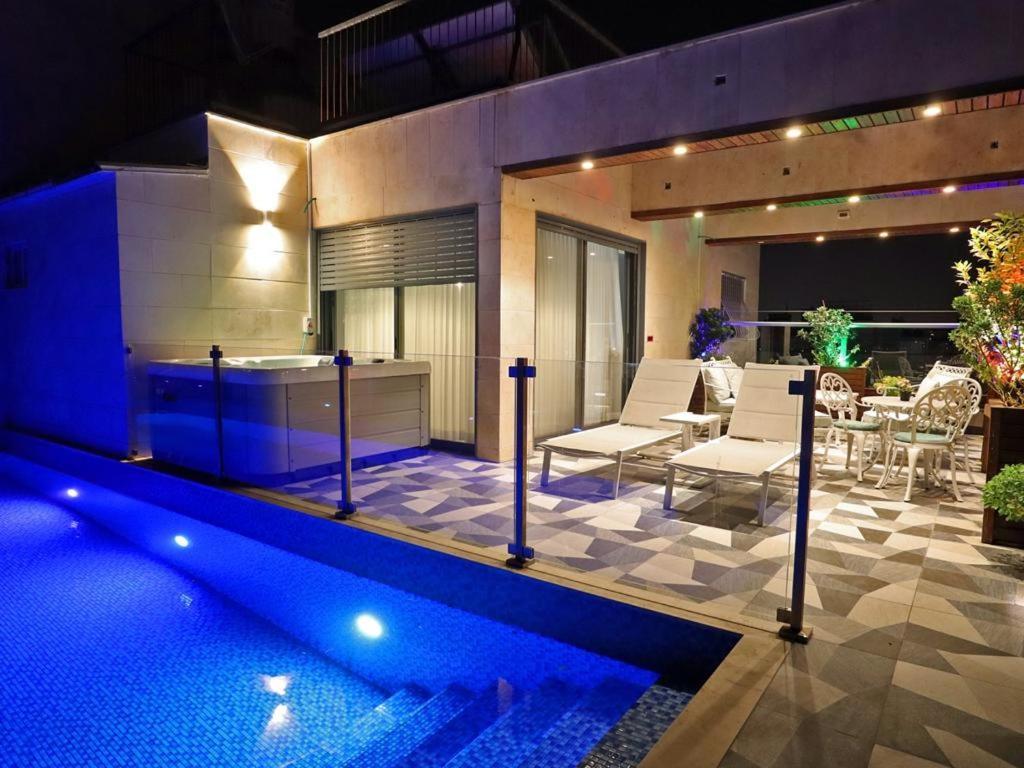 Luxury Rooftop Apartment In Netanja Exteriér fotografie